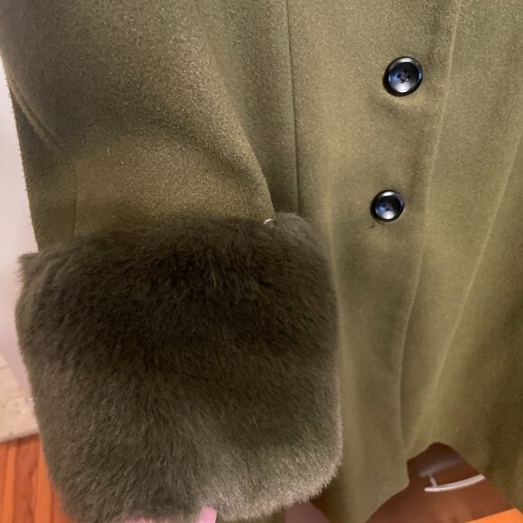 Voodoo Vixen Air of Sophistication Coat in Green in Small - Picture 3 of 4